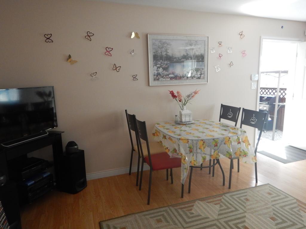 Clean And Quiet 2 Bdr 2 Bthr Private Entrance Entire Guests Suite Near Coquitlam Center Mall And Skytrain エクステリア 写真